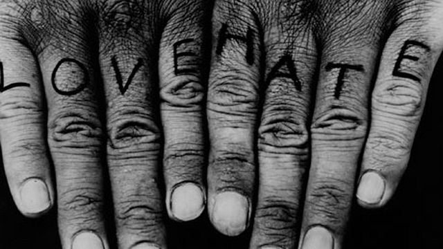 "Et toi, ton tatouage, il signifie quoi ?"