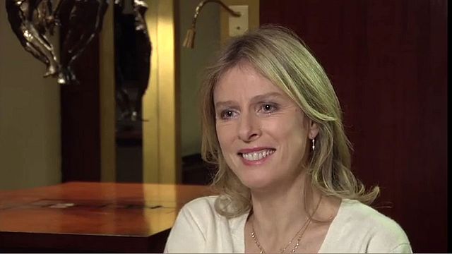 Dans La Famille Bélier, Karin Viard donne la réplique à François Damiens... en langue des signes ! La comédienne nous explique comment et pourquoi elle a accepté de relever ce défi !