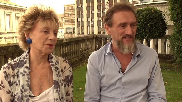 Annie Cordy et Jean-Paul Rouve révèlent au micro d'AlloCiné comment s'est improvisée une scène pendant laquelle on entend Annie Cordy chanter...