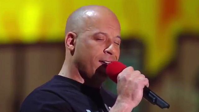 Aux MTV Movie Awards 2015, Vin Diesel a chanté le titre de Wiz Khalifa et Charlie Puth qui figure sur la bande-originale de Fast &amp; Furious 7 en hommage à son partenaire à l'écran disparu.