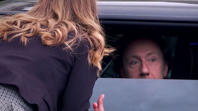 Camille Cottin, la célèbre "Connasse", raconte les coulisses de la scène dans laquelle elle piège Stéphane Bern pour les besoins du film Connasse, Princesse des coeurs.