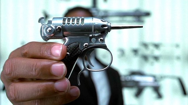 "Dégaine ton arme si t'es un homme ! Ah ouais, t'es un homme..."