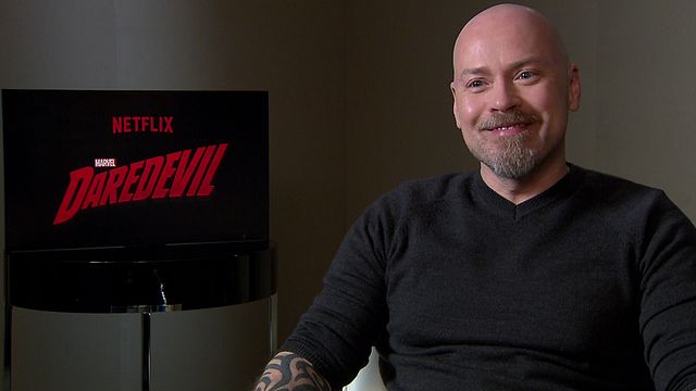 Bien qu'intégrée au même univers que les Avengers, la série "Daredevil" permet à Marvel de proposer une aventure plus sombre. Une ambition qui a très vite plus à Charlie Cox, interprète du héros, et au showrunner Steven S. DeKnight.