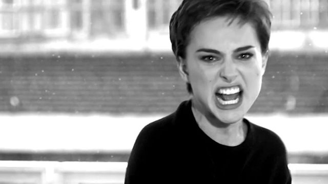 Lorsque Natalie Portman capte le micro et enchaîne les phases, ça donne un rap d'anthologie exécutée dans le cadre du Saturday Night Light. Un moment d'anthologie et de lyrics méchamment explicit à voir ou revoir (si vous connaissez déjà).