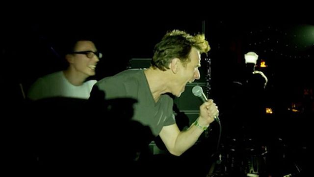 Invité par le groupe Above &amp; Beyond, il lance le titre "Walter White", inspiré par son personnage dans la série Breaking Bad.