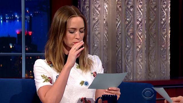 Invitée chez Stephen Colbert, Emily Blunt joue la fin d'Autant en emporte le vent en faisant semblant d'avoir envie de vomir !