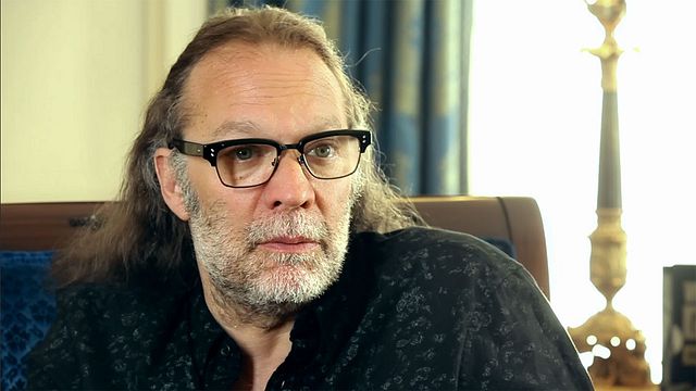 En DVD et Blu-ray chez&nbsp;Wild Side Vidéo.Saison 5 disponible dès le 30 septembre 2015.Découvrez un extrait exclusif d'un bonus présent dans les coffrets de la saison 5 en édition spéciale de la FNAC : un entretien avec&nbsp;Gregory Nicotero, superviseur des effets spéciaux, producteur et réalisateur sur la série, qui a aussi officié sur de nombreux films, du&nbsp;Jour des morts-vivants&nbsp;à Kill Bill.