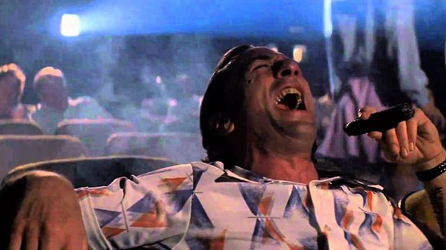 "Monsieur... Vous pouvez rigoler un peu moins fort s'il vous plait ?"