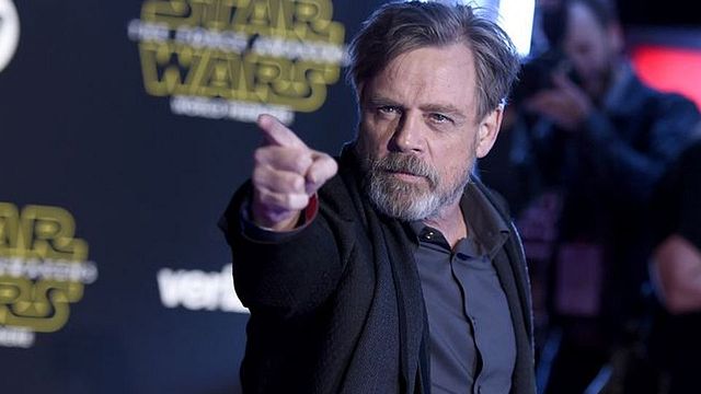Han Solo, Luke Skywalker, R2-D2... Ils se sont tous arrêtés au micro d'AlloCiné pour nous parler de Star Wars - Le Réveil de la Force lors de l'avant-première européenne de Londres. Retour en images sur cet évènement !