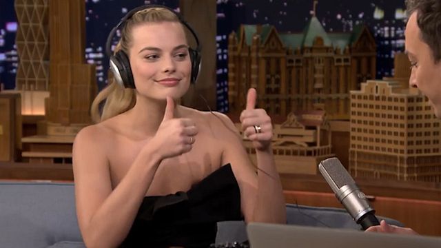 Au Tonight Show, Jimmy Fallon essaie de faire deviner le mot "Labradoodle" (un croisement entre le Labrador et le Caniche) à Margot Robbie...