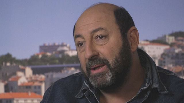 Kad Merad revient sur la réaction pas très positive du Président François Hollande à la série "Baron Noir", puis évoque une éventuelle saison 2.