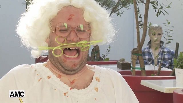 Seth Rogen, producteur et réalisateur de la série, parodie sa bande-annonce en faisant tous les personnages... Et même les bruitages !