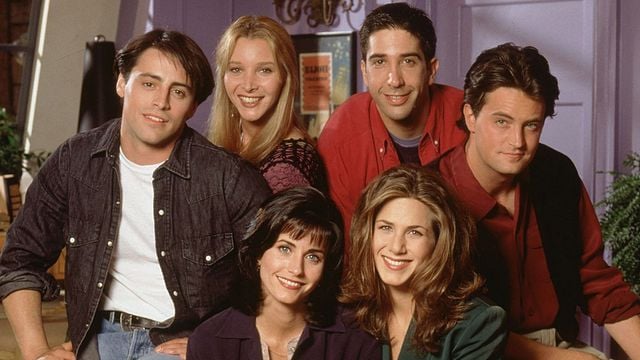 Michel &amp; Michel s'invitent au Central Perk pour s'amuser avec Rachel, Monica, Phoebe, Ross, Joey et Chandler...