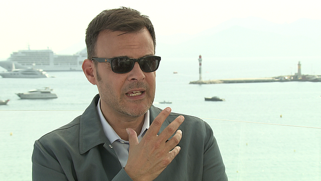 Attention : François Ozon évoque la fin de L'Amant double dans cette vidéo, et explique notamment de quelle façon il est possible de l'interpréter. Veuillez donc passer votre chemin si vous ne l'avez pas encore vu.