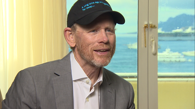 Ron Howard, Donald Glover et Phoebe Waller-Bridge racontent leur travail sur Solo - A Star Wars Story : les influences du film et les difficultés d'improvisation sur le tournage.
