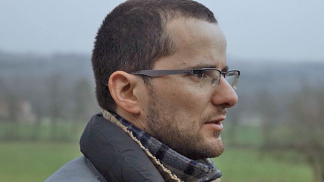 Cyrille, agriculteur, 30 ans, 20 vaches, du lait, du beurre, des dettes Bande-annonce