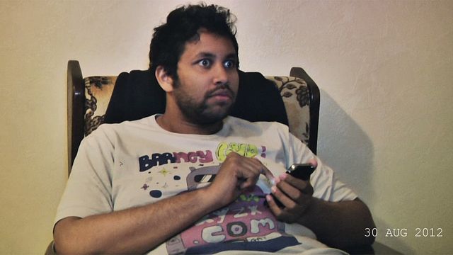 Tariq fait découvrir la peur, la vraie, à des potes un petit peu trop parano.