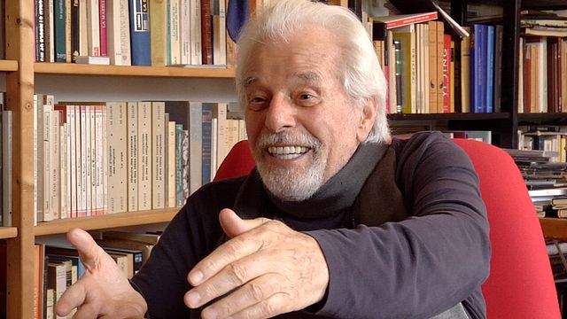 Rencontre avec le grand Alejandro Jodorowsky dans son repaire parisien : où l'on évoque l'enfance chilienne, Dune, David Lynch, Nicolas Winding Refn, Fellini, Twitter, le cinéma asiatique ou Iron Man "le vendeur de voitures"...