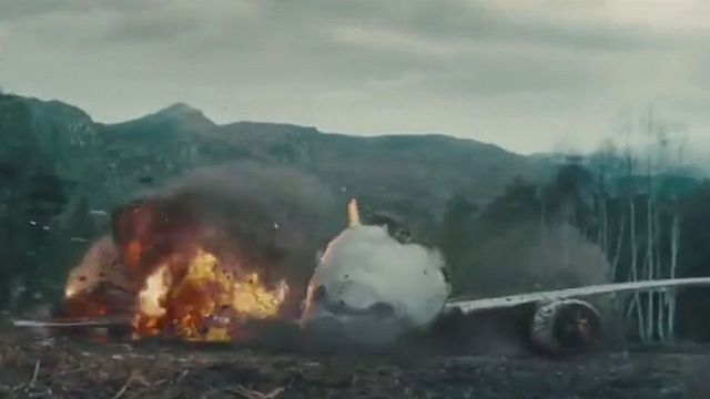 Attachez vos ceintures, découvrez le mash-up des plus grosses scènes de crash d'avions. Un "Supercut" de scènes de catastrophes aériennes composé d'extraits de "Flight", "World War Z", "Fight Club" et bien d'autres!!
