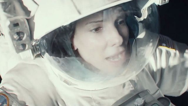 Dans « Gravity », les deux astronautes incarnés par Sandra Bullock et George Clooney sont à la dérive dans l’espace, après que leur navette spatiale ait été détruite par des débris de satellite. Un incident de ce type est-il envisageable ? Des astronautes se sont-ils déjà retrouvés dans une telle situation ? Pour comprendre la vraisemblance de ce film, nous avons rencontré Jean-François Clervoy, astronaute à l’Agence Spatiale Européenne, qui a lui-même effectué 3 missions dans l’espace.