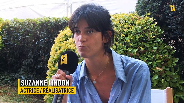 Pour la sortie de son premier film, Seize Printemps, Suzanne Lindon s'est confié au micro d'AlloCiné.