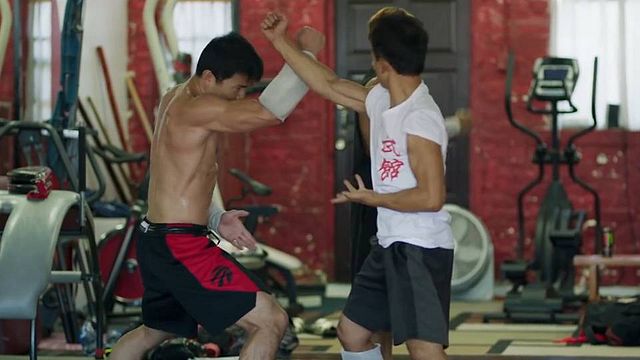 Simu Liu, interprète du héros, et Florian Munteanu, qui incarne Razorfist, reviennent avec nous sur les combats de "Shang-Chi", et la préparation intense qui était nécessaire.