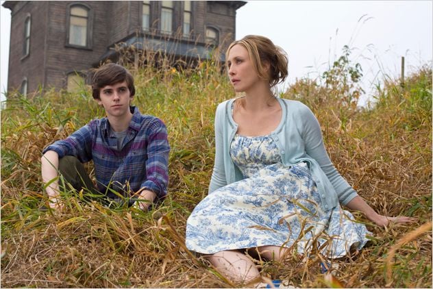 Bates Motel : photo Freddie Highmore, Vera Farmiga