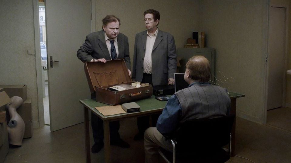 Un Pigeon Perche Sur Une Branche Philosophait Sur L Existence Trailer du film Un pigeon perché sur une branche philosophait sur l