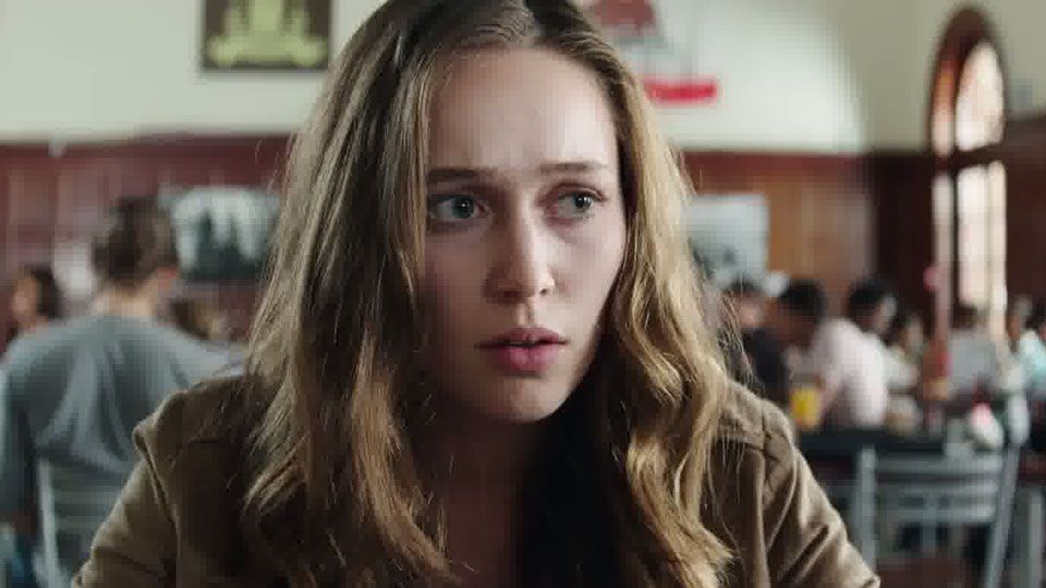Trailer du film Friend Request - Friend Request Bande-annonce VF - AlloCiné